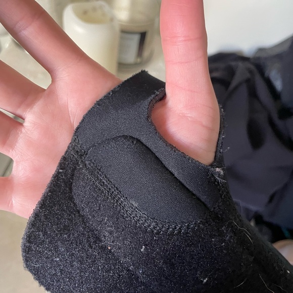 Wrist brace right wrist - Picture 3 of 13